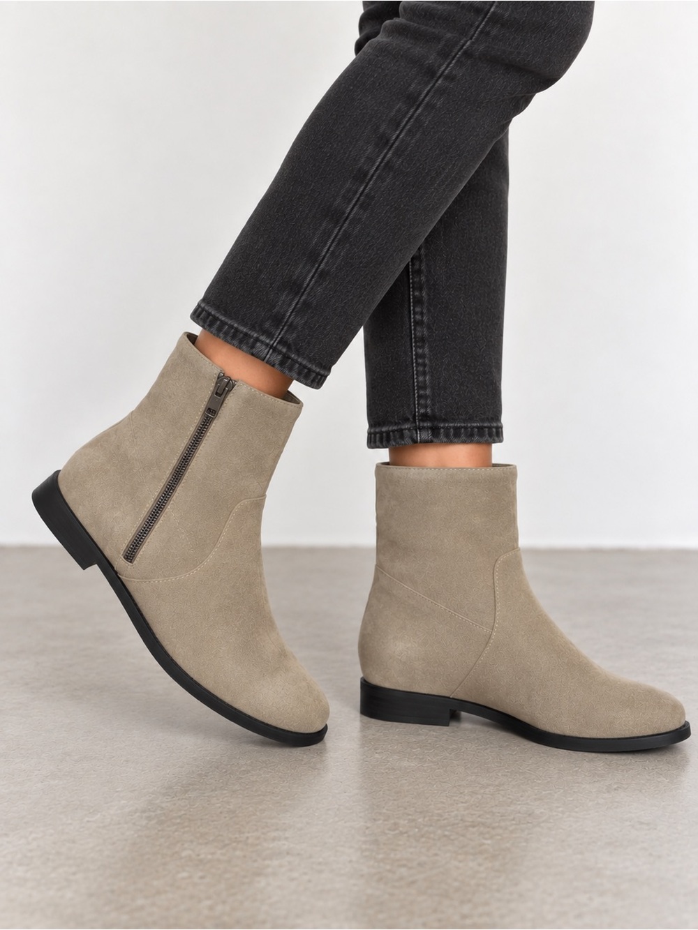 Kenneth Cole Tall Ankle Boots Grey Taupe Suede Zipper Combat Calf Shaft Size 6.5